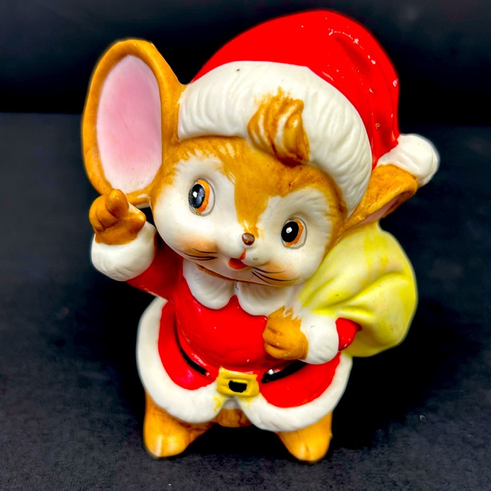 Vintage anthropormorphic HOMCO  3.5” hand painted bisque Santa Mouse